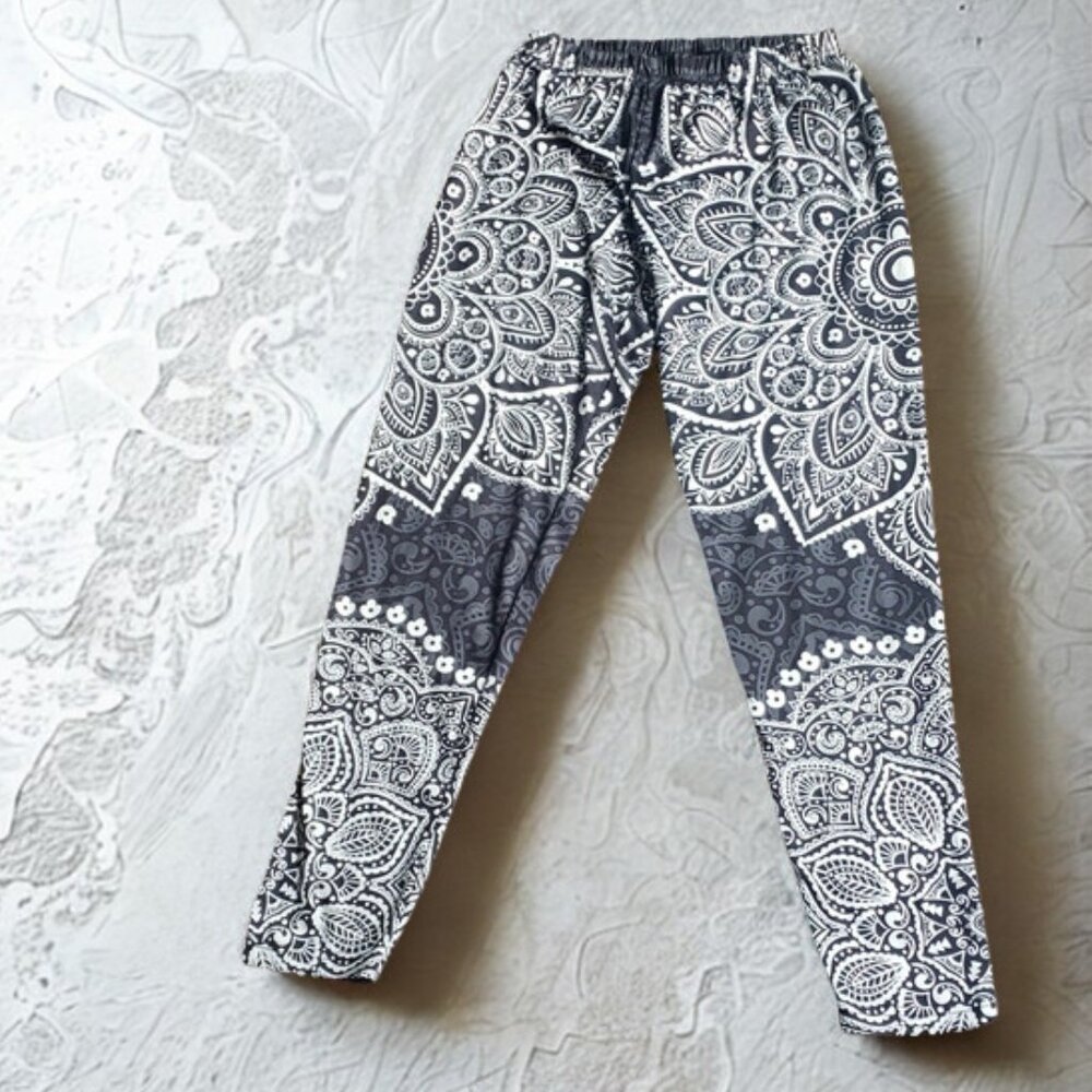 Women's Black & White Mandala Print Leggings